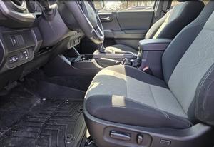 Toyota Tacoma Pickup 2020 Très Propre, Moteur 4.1L à Aspiration Naturelle, Boîte Automatique, Sièges en Cuir, Toit Ouvrant - Product Image 5