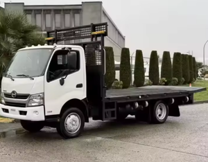 Listo para Trabajar, Camión de Plataforma Plana Hino 195 de 16 Pies, Usado en 2015, Diésel, Volante a la Izquierda/Derecha, Bajo Kilometraje, Envío Mundial - Product Image 1