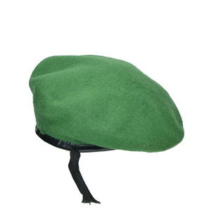 Chapeaux de béret à la mode fabriqués avec une finition lisse et une coupe douce offrant un équilibre entre le charme traditionnel et les chapeaux d'usure modernes - Product Image 2