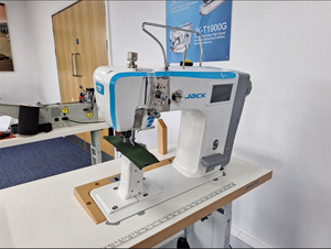 À VENDRE Machine à coudre industrielle à rouleaux cylindriques Ja-ck S7 avec poignée en plastique et construction en acier pour chaussures en cuir et vêtements - Product Image 4