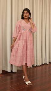 เดรสคอวีแขนยาวแฟชั่นสำหรับสตรีชุดกระโปรงยูเครนเดรสปักลายสำหรับใส่ไปทะเล - Product Image 3