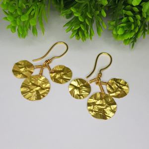 Boucles d'oreilles pendantes de luxe en argent sterling 925 plaqué or 18 carats, fabriquées à la main |   Boucles d'oreilles tendance en forme de feuille pour mariage et fête - Product Image 3