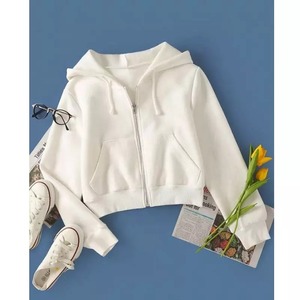 Vente en gros de sweats à capuche courts pour femmes avec logo personnalisé - Tissu en polaire polyester/coton, séchage rapide et respirant - Product Image 4