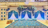 Bougie murale élégante en métal doré pour les décorations de mariage tendance avec un concept de coulisse élégant