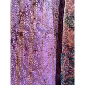 Pañuelo de Seda Vintage con Bordado 85x210cm, Diseño Inspirado en el Templo Spice - Product Image 4