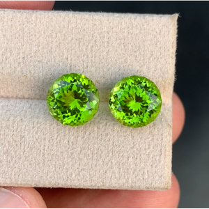 Pierre de péridot vert naturel de qualité supérieure, taille brillant, 7,78 TCW, coupe impeccable, provenant de la mine Supat au Pakistan, taille diamant, 9,0x6,5mm, également disponible. - Product Image 1