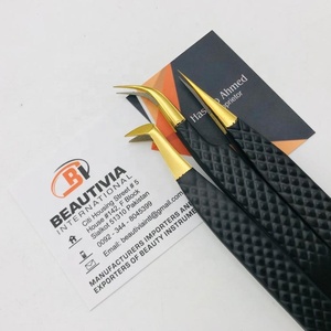 Pince à épiler à pointe en fibre d'acier inoxydable Pince à cils à prise parfaite Pince à extension de cils en or noir avec pointes pointues et volumineuses - Product Image 3