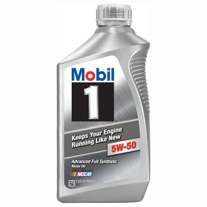 El aceite de motor totalmente sintético Mobil 1 5W50 ofrece una protección superior para motores antiguos y de alto rendimiento - Product Image 1