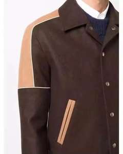 Chaqueta universitaria ajustada de alta calidad para hombre con forro polar bordado y diseño de retazos - Product Image 4