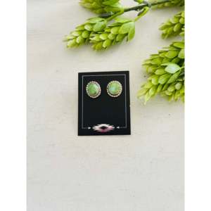 Pendientes de Plata de Ley con Turquesa de la Montaña Sonora Hechos por Navajo, con Engaste de Bisel y Poste - Product Image 1