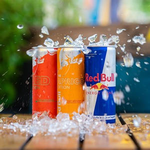Red Bull Original Toutes Éditions Boisson Énergisante Saveurs Fruitées Rafraîchissantes Taurine Caféine Boost Concentration Énergie Éveil Mental - Product Image 1