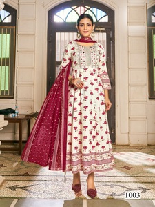 Robe longue de soirée haut de gamme avec broderie Dupatta, tenue parfaite pour les occasions spéciales à un prix abordable - Product Image 5