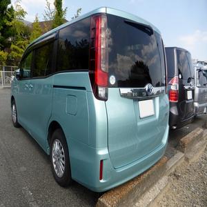 VÉHICULE D'OCCASION PAS CHER 2017 TOYOTAS NOAH SE CVT à vendre Accessoires de voiture TPE 3D Revêtement de voiture pour Toyota Noah/tapis à vendre - Product Image 4