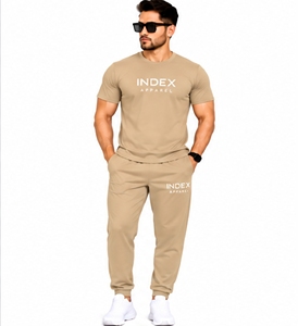 Ensemble de survêtement deux pièces beige pour homme, t-shirt à manches courtes col rond et pantalon imprimé lettres, décontracté - Product Image 1