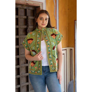 Chaleco de Terciopelo Verde 100% Algodón, Hecho a Mano y Cosido a Mano para Mujer, Marca Bohoattire, con Bordado y Decoración Vintage, Ecológico y Elegante - Product Image 2