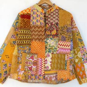 Nouveauté Veste matelassée doublée réversible Manteaux de travail indiens avec écussons faits à la main Veste matelassée bohème pour femmes - Product Image 1