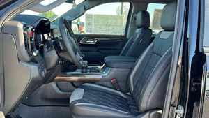 Camioneta Black Widow 2024-2025 1500 RST 4 Puertas, Cabina Doble, Tracción en las 4 Ruedas, 5.8 Ft. SB, 2.7L Euro IV, 4 Asientos, Volante a la Derecha, Automática, R17 - Product Image 5