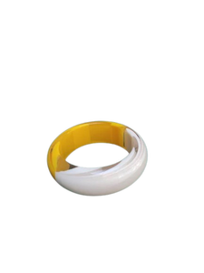 Bracelet jonc en résine jaune de qualité supérieure, élégant, rond, sculpté, bijou artisanal, pièce décorative de collection pour femme - Product Image 5