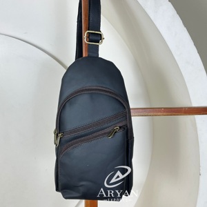 Sac de poitrine en cuir véritable noir en gros pour hommes et femmes sac à bandoulière multifonction en cuir de vachette de haute qualité pour les voyages en plein air - Product Image 1