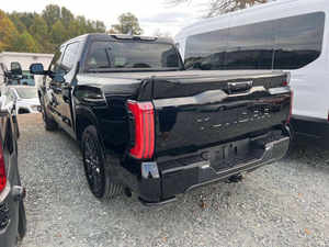 Tundra Negra 2023 en perfecto estado - Product Image 4