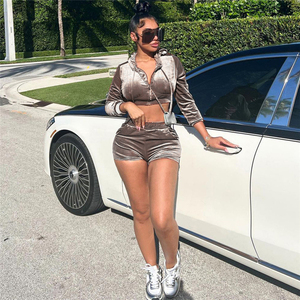 Ensemble de survêtement deux pièces de luxe pour femme, personnalisé, en velours uni, élasthanne/coton, style streetwear, respirant, avec logo frontal - Product Image 1