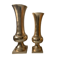 Fabrication de vases à fleurs en métal, pot à fleurs décoratif en laiton coulé, vase à fleurs en métal avec un beau design et une finition dorée