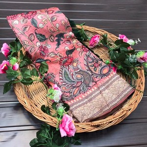 Sari de Seda Suave VASTRA COTTAGE con Estampado Fusion Kalamkari en Hermosos Colores con Blusa de Diseñador Estampada a Juego - Product Image 3