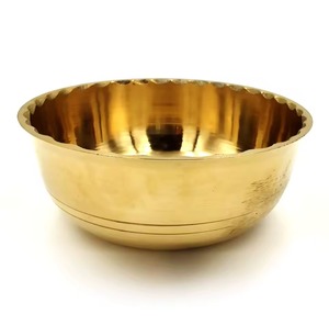 Bol à fruits en métal doré poli fait à la main unique pour la décoration de la maison ou du bureau avec un beau motif comme pièce maîtresse - Product Image 2