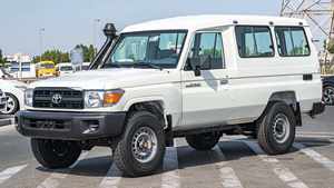 TOYOTA LAND-CRUISERs LC76 Serie 4.5L Hardtop USADOS CON BAJO KILOMETRAJE - Product Image 3