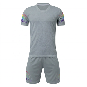 Conjunto de Camiseta de Fútbol de Poliéster Rosa para Hombre, Cuello Redondo, Manga Corta, Absorbe la Humedad, para Todas las Temporadas, Corte Regular, Color Sólido - Product Image 3