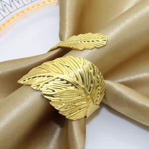 Servilletero de metal dorado de diseñador de lujo para mesas de boda, banquetes de hotel, cenas festivas o elegantes reuniones familiares - Product Image 2