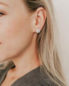 ตุ้มหูเซอร์โคเนียทรงลูกบาศก์ทรงกลมขนาดใหญ่8มม. ชุบทองอัญมณีที่สวยงามรูปทรงดอกไม้พลอยเทียมเป็นประกายดีไซน์ลายดอกไม้ - Product Image 2