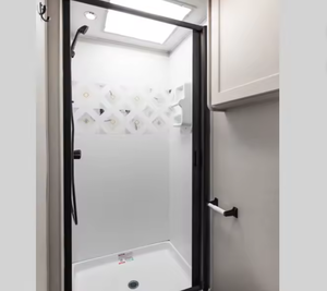 พร้อมส่ง รถบ้านหรูมือสอง ปี 2020-2023 รุ่น Prism Select Class C ใช้เครื่องยนต์ดีเซล สำหรับขาย รองรับผู้โดยสาร 4-6 คน - Product Image 3