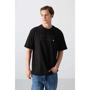เสื้อยืดคอกลมโอเวอร์ไซส์พิมพ์ลายสำหรับผู้ชาย Tommylife Wholesale รุ่น 88331 สีดำ - BLACK - Product Image 1
