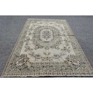 Alfombra de lana turca vintage estilo clásico de 6x9 pies con diseño rectangular de retazos beige y verde para grandes áreas con respaldo de látex - Product Image 1