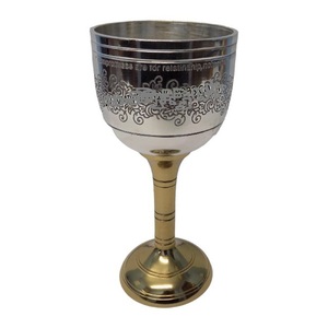 Gobelets à vin en métal artisanaux au design antique avec paille Accessoires de boisson de luxe pour le vin et les cocktails - Product Image 4