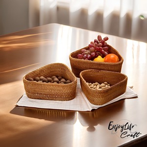 Juego de 3 cestas de almacenamiento triangulares de ratán tejido a mano, cestas de almacenamiento de ratán natural, modernas y multifuncionales, hechas en Vietnam. - Product Image 1