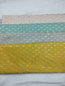 Telas de seda de brocado hechas a medida en una amplia variedad de patrones adecuados para diseñadores de vestidos y tiendas de ropa en tono Pastel - Product Image 2