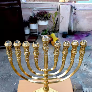 Bougeoirs en métal plaqué or 9 branches Menorah Lanternes Décoration intérieure Hanoukka juive Célébrations par décor impex - Product Image 2