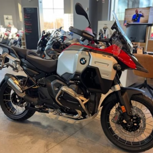 Motocicleta/Scooter R1300 GS Adventure 2026 Económica en Subasta, 1,300cc, 145hp, 7,750rpm, Lista para Envío Inmediato - Product Image 1