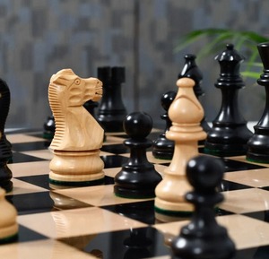 Ensemble de pièces d'échecs Smokey Staunton artisanales en bois de buis ébénisé, bois de buis naturel, roi de 3,8 cm à prix avantageux - Product Image 3