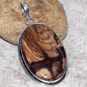 Exquisito colgante de piedras preciosas de jaspe natural hecho a mano, joyería única y colorida para cada ocasión - Product Image 4