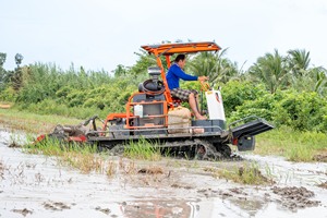 Hogico 2025 Tốt Nhất Người Bán Chất Lượng Cao 75vn 70hp 4WD Nhỏ Gọn Nông Nghiệp Bánh Xích Máy Kéo Đa Chức Năng 3in1 Land Chuẩn Bị Mới - Product Image 4