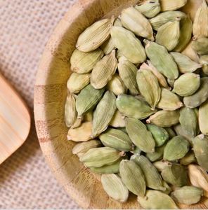 Aromatischer Grüner Kardamom Premium-Qualität Ganze Schoten für Tee, Kochen und Getränkeindustrie zu Günstigen Preisen - Product Image 1
