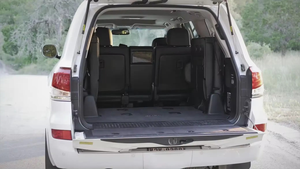 Usado, 2024, L.X. 570, Serie 200, Casi sin modificar, con asientos de cuero, cámara trasera, volante a la izquierda, en venta. - Product Image 2