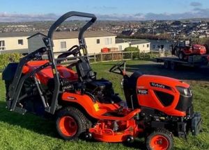 kubota Lawn Mower Model 44556 4-Stroke 139cc Hydraulic 150L Grass <b>Box</b> - Product Image 4