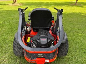 Tondeuse Kubota Z724XKW-3-48 de qualité commerciale à 4 temps à rayon de braquage nul pour un plateau de coupe propre et lisse - Product Image 6