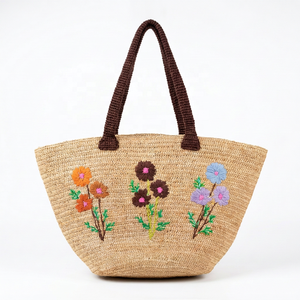 Sac à bandoulière pour femme avec fleurs brodées, style bohème, sac de shopping d'été fabriqué à Madagascar - Product Image 1