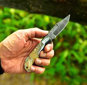 Couteaux pliants de poche en acier Damas de haute qualité, faits à la main, les plus vendus, forgés à la main, couteaux en acier personnalisés avec étui - Product Image 3