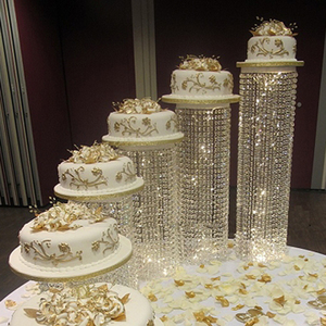 Support à gâteau en cristal et en métal suspendu pour décoration de mariage - Product Image 2